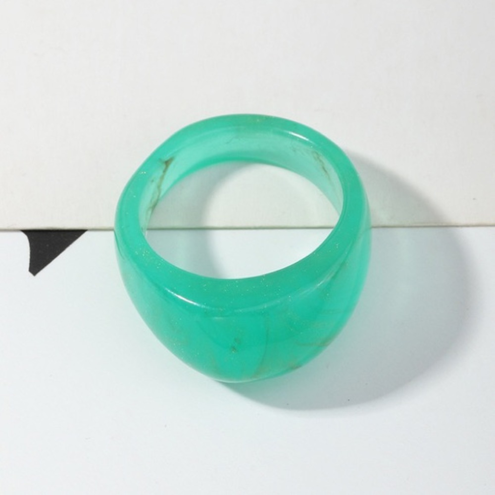 SET OF 4 CUTE DOMED RESIN RINGS SIZE 8-8.5 - Picture 2 of 4